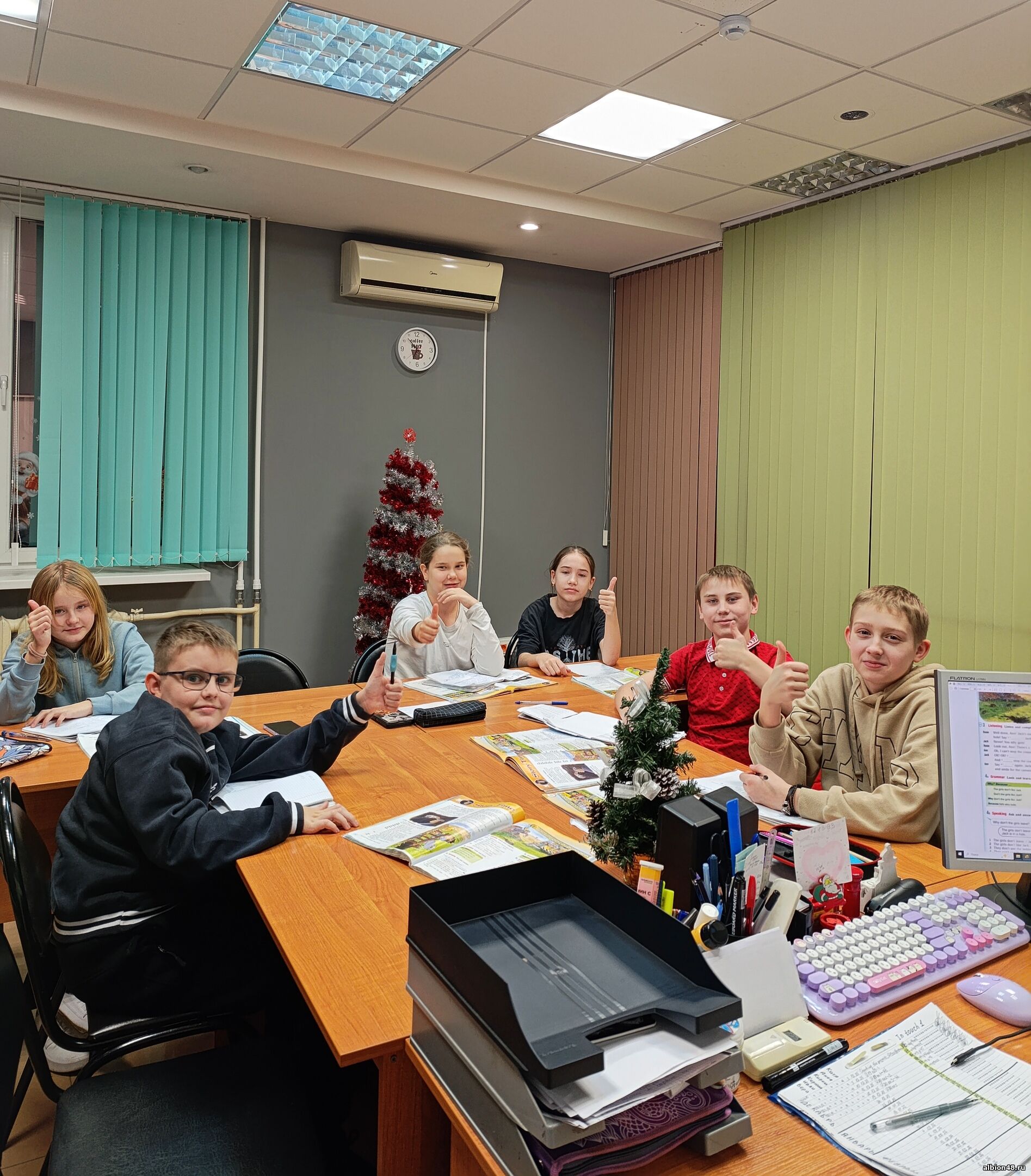 Занятия английским для подростков