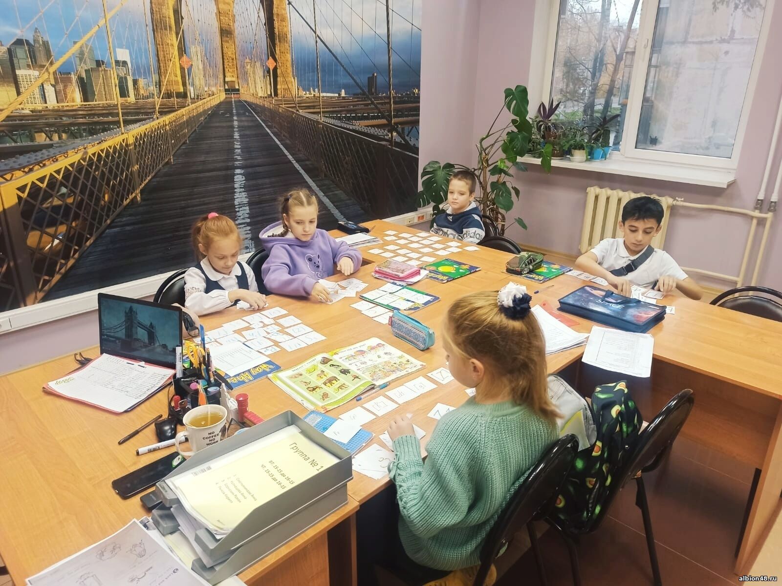 Ученики с сертификатами центра Альбион